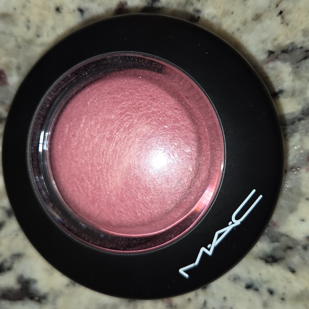 Gently Used MAC Cosmetics Mineralize Powder Blush in Gentle